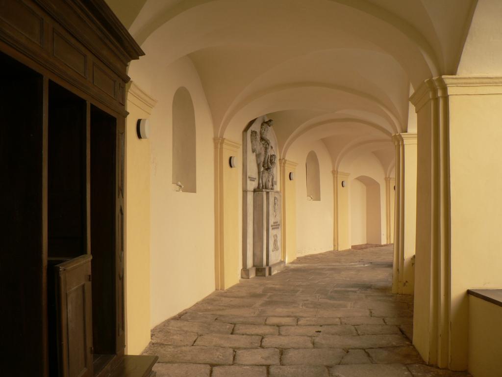 Hotel Klaster Hejnice - Vzdelavaci, Konferencni A Poutni Dum Extérieur photo